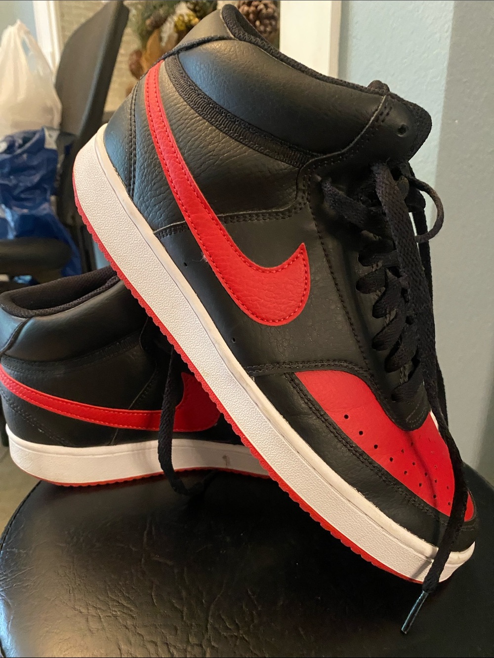Nike Men’s Black and Red Mid-Top Sneakers